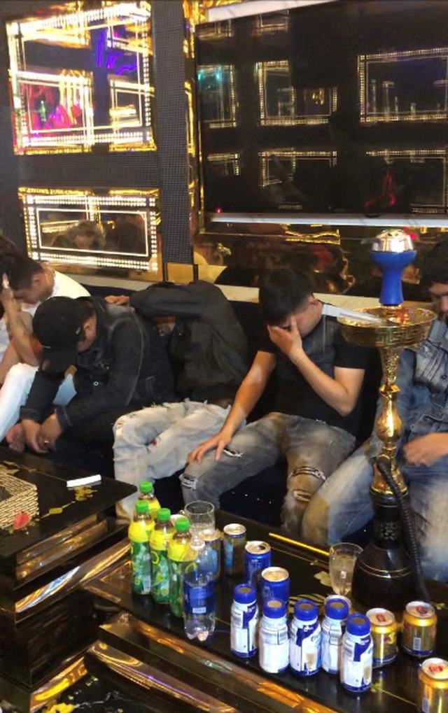 31 đối tượng &ldquo;đập đ&aacute;&rdquo; trong qu&aacute;n karaoke - 1