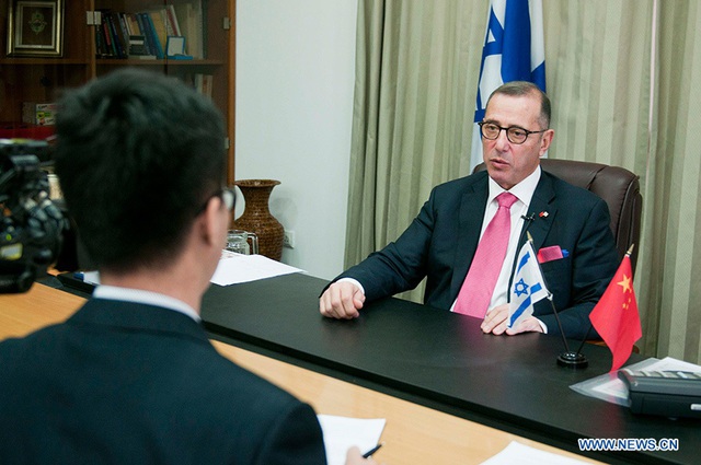 Đại sứ Israel bị cách ly vì bay cùng 9 người Hàn Quốc nhiễm virus corona - 1
