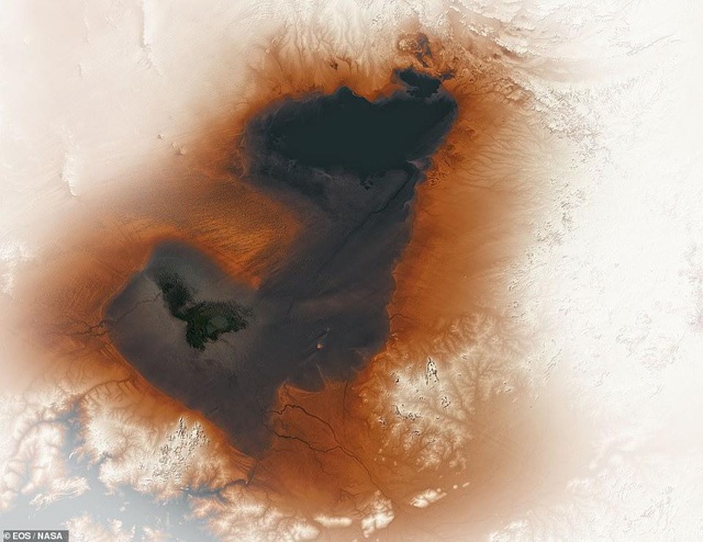 Phát hiện dấu tích hồ nước cổ đại lớn nhất thế giới ở sa mạc Sahara - 1