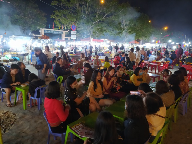 Chợ đêm Sơn Trà vẫn tấp nập khách trong mùa dịch Covid-19 - 1 Chợ đêm Sơn Trà vẫn tấp nập khách trong mùa dịch Covid-19 - 1