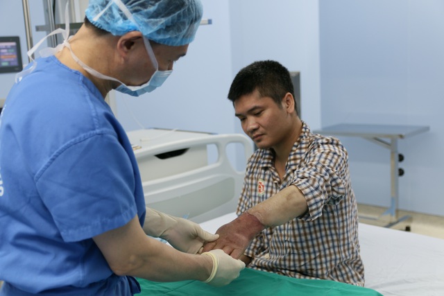 Hy vọng thắp lên từ ca ghép chi thể từ người cho sống đầu tiên ở Việt Nam - 8