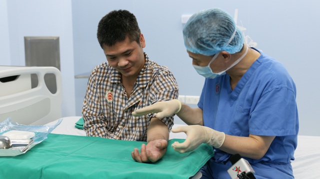 Hy vọng thắp lên từ ca ghép chi thể từ người cho sống đầu tiên ở Việt Nam - 11