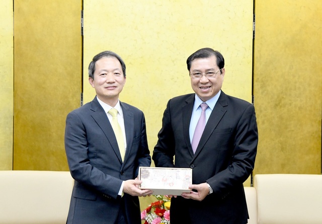 Chủ tịch Đà Nẵng lý giải về nơi cách ly 20 du khách Hàn Quốc - 1