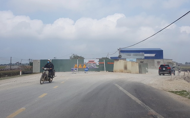 Huyện xây cổng chào 6 tỷ đồng nhưng không biết tồn tại đến bao giờ - 2