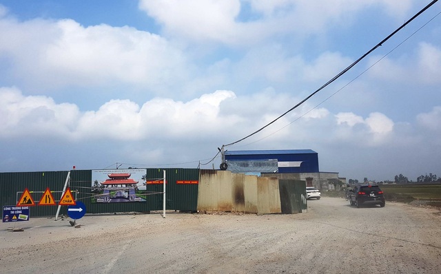 Huyện xây cổng chào 6 tỷ đồng nhưng không biết tồn tại đến bao giờ - 4
