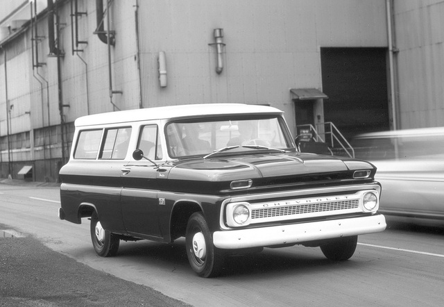 Chevrolet Suburban - D&ograve;ng xe nh&agrave; binh giữa đời thường - 11