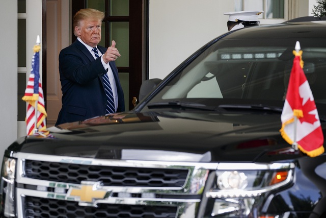 Chevrolet Suburban - D&ograve;ng xe nh&agrave; binh giữa đời thường - 24