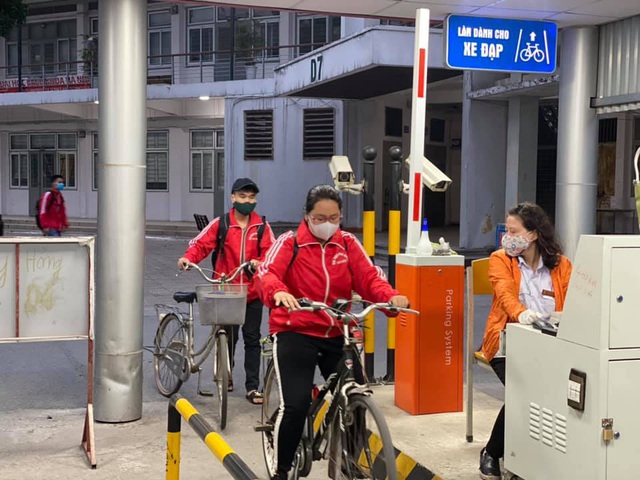 Những sinh viên đầu tiên trở lại trường sau kỳ nghỉ vì covid-19 - 2 Những sinh viên đầu tiên trở lại trường sau kỳ nghỉ vì covid-19 - 2