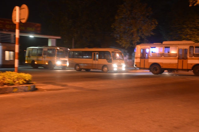 Đưa hơn 120 người về c&aacute;ch ly ở Trường Qu&acirc;n sự Qu&acirc;n khu 9  - 1