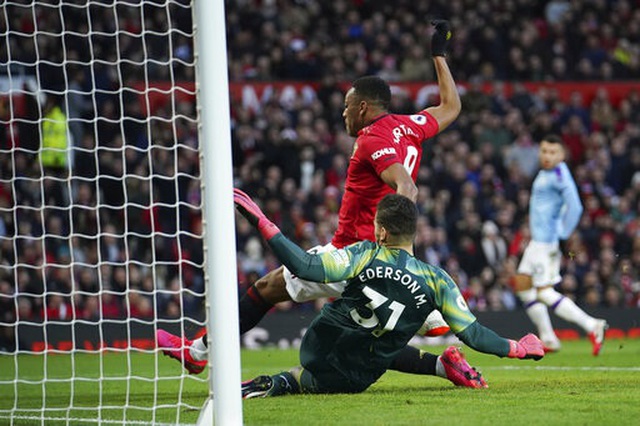 Những khoảnh khắc Man Utd hạ gục Man City tại Old Trafford - 12 Những khoảnh khắc Man Utd hạ gục Man City tại Old Trafford - 12