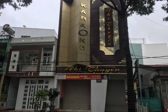 Trong đêm, phát hiện 24 đối tượng nam nữ dương tính trong quán karaoke - 1 Trong đêm, phát hiện 24 đối tượng nam nữ dương tính trong quán karaoke - 1