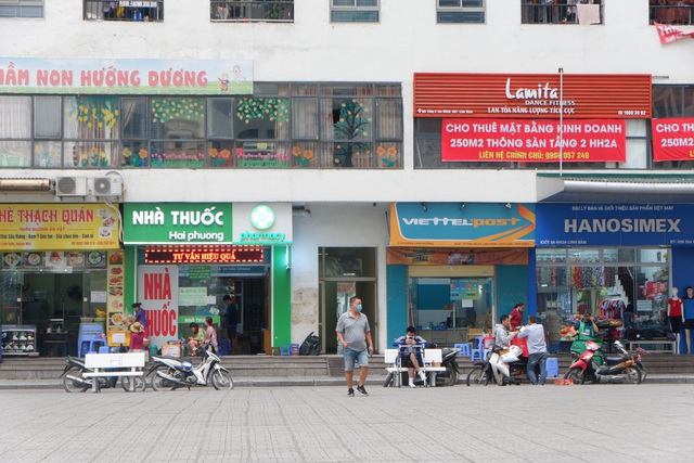 Nhịp sống trở lại trên bán đảo Linh Đàm một ngày sau lệnh khử trùng - 7 Nhịp sống trở lại trên bán đảo Linh Đàm một ngày sau lệnh khử trùng - 7