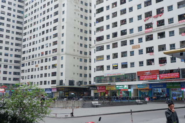 Nhịp sống trở lại trên bán đảo Linh Đàm một ngày sau lệnh khử trùng - 2 Nhịp sống trở lại trên bán đảo Linh Đàm một ngày sau lệnh khử trùng - 2