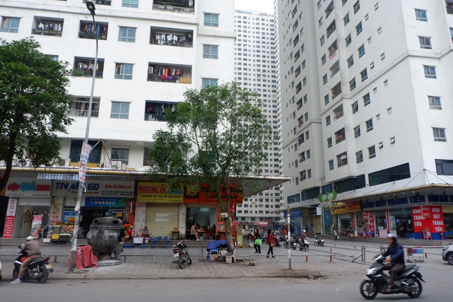 Nhịp sống trở lại trên bán đảo Linh Đàm một ngày sau lệnh khử trùng - 4 Nhịp sống trở lại trên bán đảo Linh Đàm một ngày sau lệnh khử trùng - 4