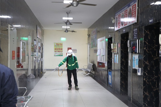 Nhịp sống trở lại trên bán đảo Linh Đàm một ngày sau lệnh khử trùng - 1 Nhịp sống trở lại trên bán đảo Linh Đàm một ngày sau lệnh khử trùng - 1