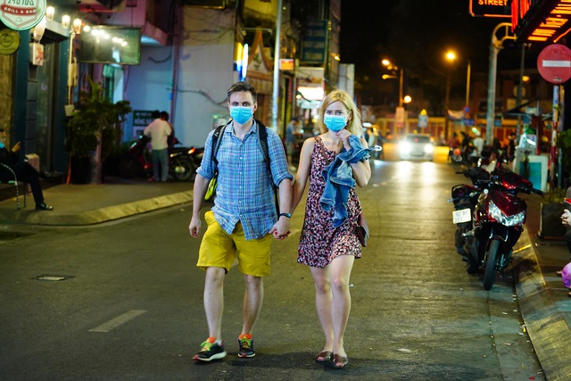 Phố B&ugrave;i Viện chưa từng c&oacute; một đ&ecirc;m &ldquo;sống chậm&rdquo; như thế - 19