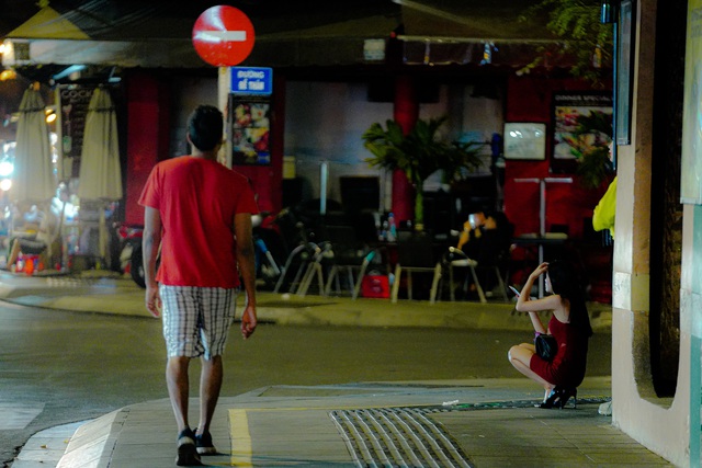 Phố B&ugrave;i Viện chưa từng c&oacute; một đ&ecirc;m &ldquo;sống chậm&rdquo; như thế - 4