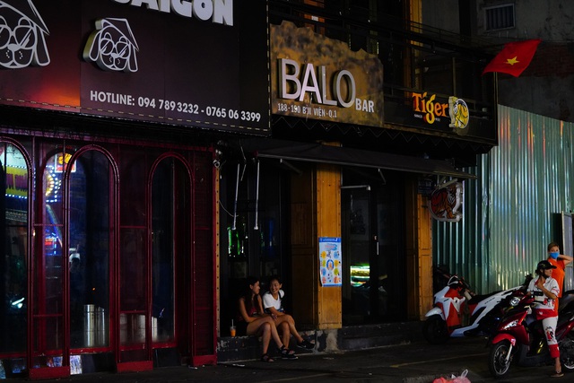 Phố B&ugrave;i Viện chưa từng c&oacute; một đ&ecirc;m &ldquo;sống chậm&rdquo; như thế - 7