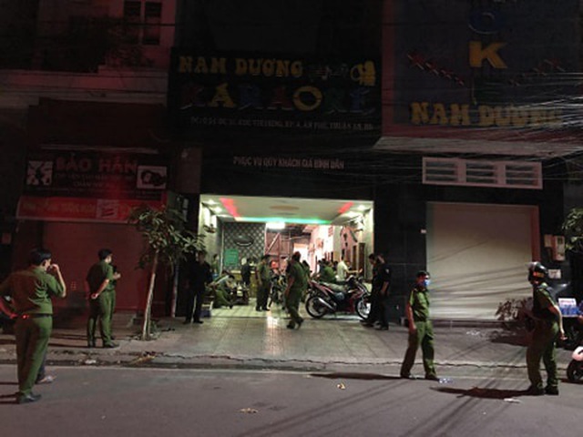 Đột kích quán karaoke, phát hiện hàng chục người “phê” ma tuý - 1