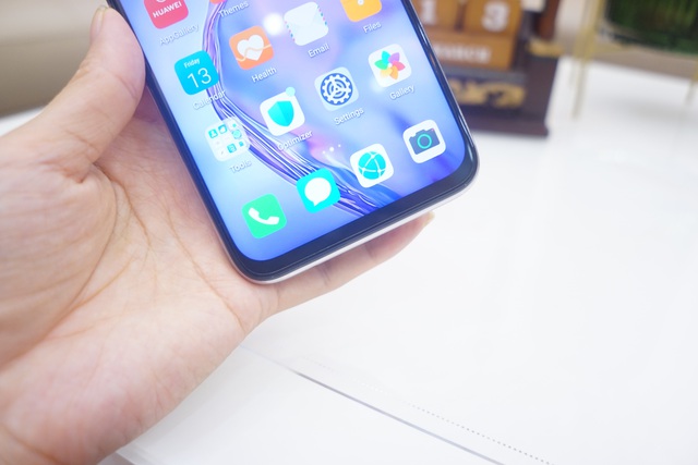 Cận cảnh Huawei nova 7i - Smartphone tầm trung với cụm 4 camera nổi bật - 5 Cận cảnh Huawei nova 7i - Smartphone tầm trung với cụm 4 camera nổi bật - 5
