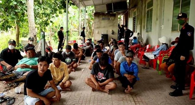 Tây Ninh: Triệt xoá trường gà thu giữ hàng trăm triệu đồng - Ảnh 1. Tây Ninh: Triệt xoá trường gà thu giữ hàng trăm triệu đồng - Ảnh 1.