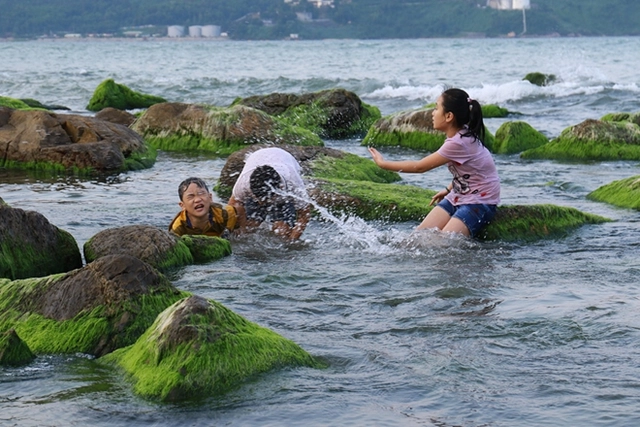 Tắm biển (nguồn: truyenhinhthanhhoa.vn)
