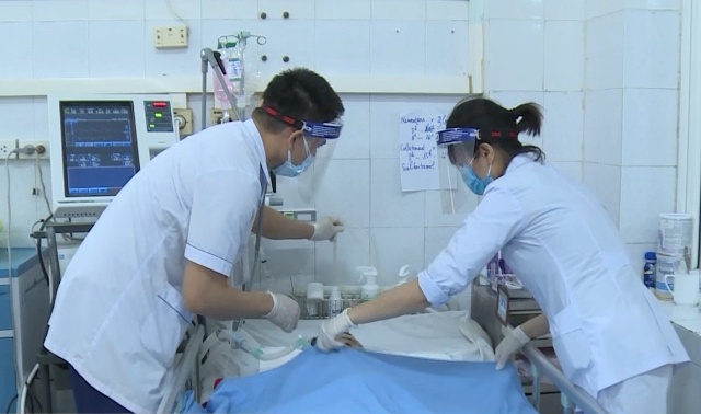 Sự nguy hiểm khi sưởi ấm bằng than củi trong nhà