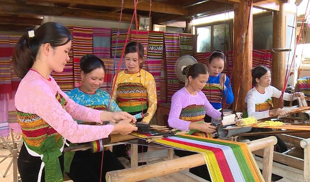 Tìm Hiểu Về Thổ Cẩm Tây Nguyên