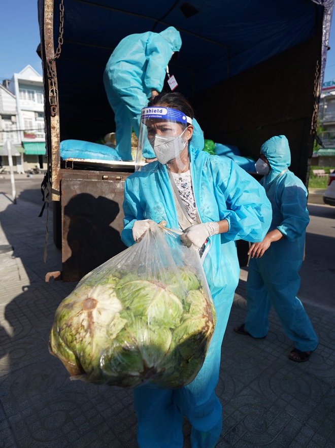 HHen Niê được gắn mác hoa hậu lực điền khi vác nhẹ nhàng 50kg gạo - 5