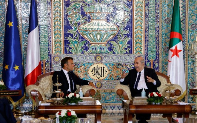 Tổng thống Pháp Emmanuel Macron và người đồng cấp Algeria Abdelmadjid Tebboune tại thủ đô Algiers. (Nguồn: AFP)
