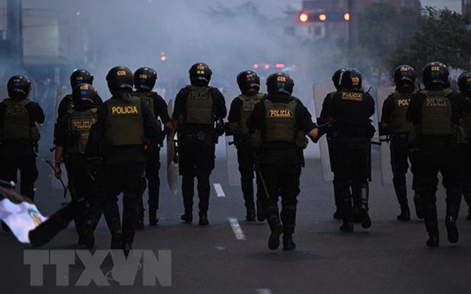 Cảnh sát tuần tra tại thủ đô Lima, Peru ngày 4/1/2023. (Ảnh: AFP/TTXVN)
