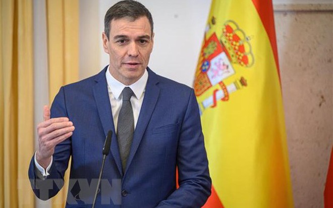 Thủ tướng Tây Ban Nha Pedro Sanchez phát biểu tại Brdo Castle, ngày 17/2/2023. (Ảnh: AFP/TTXVN)
