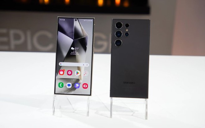 Galaxy S24 Ultra có thiết kế vuông vức, khá giống phong cách thiết kế của smartphone Sony

