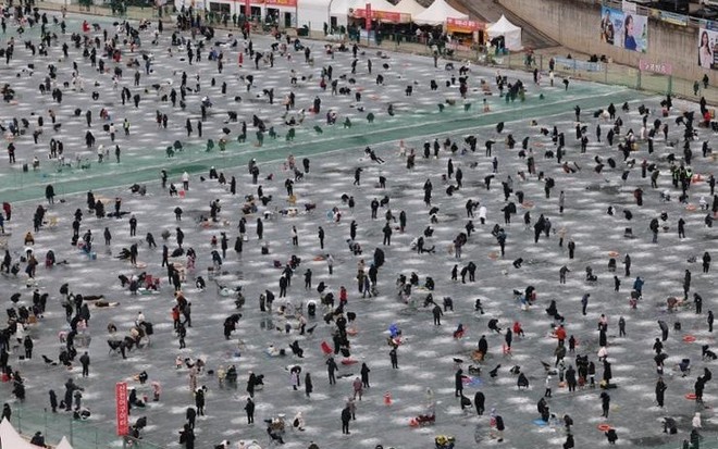 Lễ hội truyền thống câu cá trên băng đón hơn 1.500.000 du khách