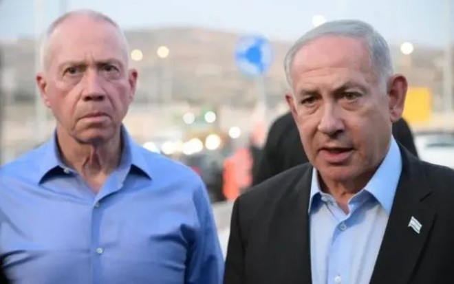 Thủ tướng Israel Netanyahu (phải) và cựu Bộ trưởng Bộ Quốc phòng Yoav Gallant (Ảnh: Anadolu Agency / Getty Images)