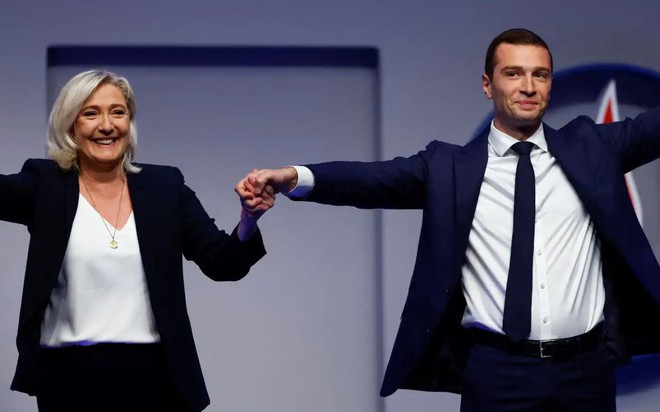 Bà Le Pen và Chủ tịch RN Jordan Bardella. Ảnh: Sky News

