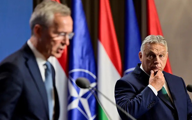 Thủ tướng Hungary – ông Viktor Orban – họp báo chung với Tổng thư ký NATO Jens Stoltenberg hôm 12/6 (ảnh: Al Jazeera)

