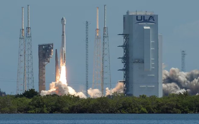 Tên lửa Atlas V phóng tàu vũ trụ Starliner-1 (CFT) của Boeing lên Trạm Vũ trụ Quốc tế ở Cape Canaveral, Florida, Mỹ vào ngày 5 tháng 6 năm 2024. Ảnh: Reuters
Tên lửa Atlas V phóng tàu vũ trụ Starliner-1 (CFT) của Boeing lên Trạm Vũ trụ Quốc tế ở Cape Canaveral, Florida, Mỹ vào ngày 5 tháng 6 năm 2024. Ảnh: Reuters