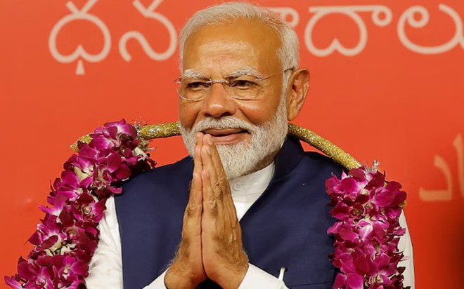 Thủ tướng Narendra Modi tại trụ sở Đảng BJP ở New Delhi, Ấn Độ, hôm 4/6 - Ảnh: REUTERS

