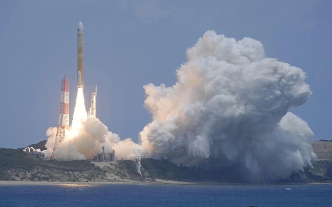 Tên lửa H3 số 3 của Nhật Bản mang theo vệ tinh quan sát trái đất cất cánh từ Trung tâm vũ trụ Tanegashima ở tỉnh Kagoshima (Nhật Bản) vào ngày 1.7.2024. Ảnh: REUTERS