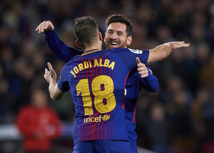 Nhận Chiếc giày vàng thứ 6, Messi tri ân hai nhân vật đặc biệt - Ảnh 3. Nhận Chiếc giày vàng thứ 6, Messi tri ân hai nhân vật đặc biệt - Ảnh 3.