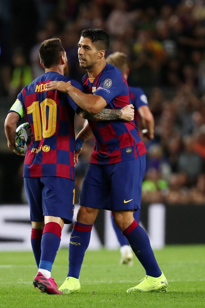 Nhận Chiếc giày vàng thứ 6, Messi tri ân hai nhân vật đặc biệt - Ảnh 2. Nhận Chiếc giày vàng thứ 6, Messi tri ân hai nhân vật đặc biệt - Ảnh 2.