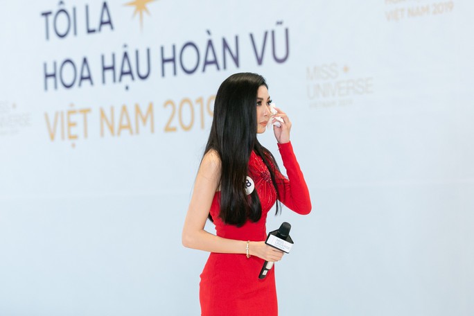 Thúy Vân bị cảnh cáo ở Hoa hậu Hoàn vũ Việt Nam 2019 - Ảnh 2. Thúy Vân bị cảnh cáo ở Hoa hậu Hoàn vũ Việt Nam 2019 - Ảnh 2.