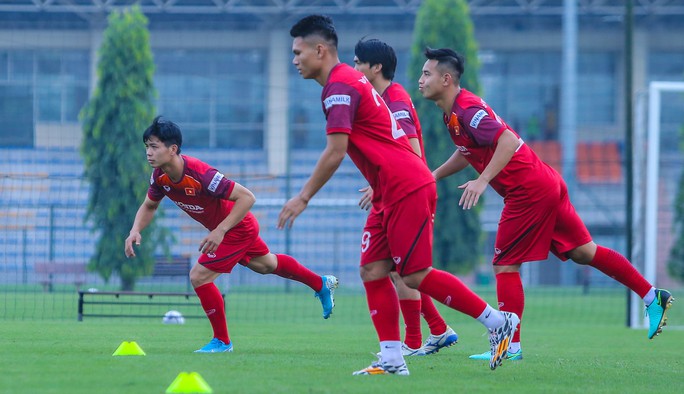 Đoàn Văn Hậu khó đá chính trận Malaysia - Ảnh 1.