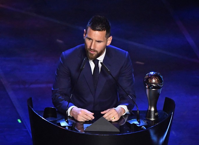 Nhận Chiếc giày vàng thứ 6, Messi tri ân hai nhân vật đặc biệt - Ảnh 4. Nhận Chiếc giày vàng thứ 6, Messi tri ân hai nhân vật đặc biệt - Ảnh 4.