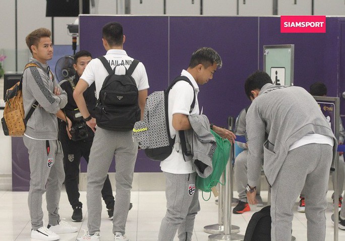 Thái Lan âm thầm đến Indonesia, không sợ thua chuyên môn, chỉ ngán hooligan - Ảnh 3. Thái Lan âm thầm đến Indonesia, không sợ thua chuyên môn, chỉ ngán hooligan - Ảnh 3.