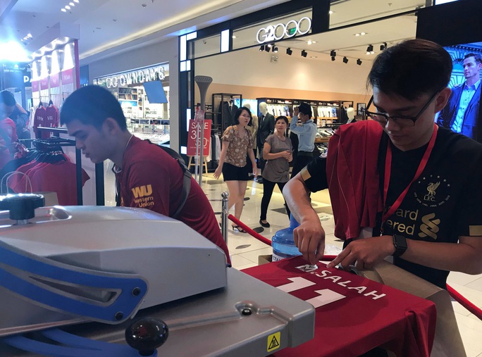 Cựu danh thủ Luis Garcia giới thiệu c&uacute;p Champions League ở Việt Nam - Ảnh 6.