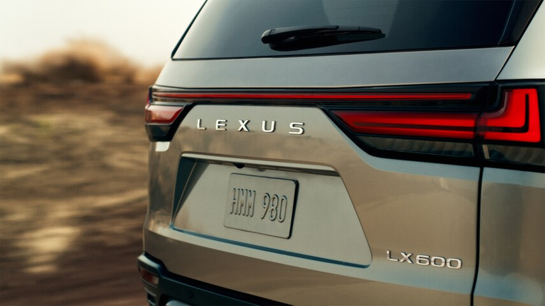 Lexus sẽ bỏ logo phía sau, sử dụng hệ thống giải trí mới trên các mẫu xe - 1