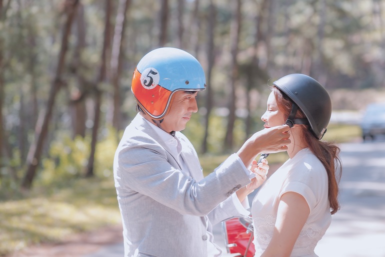 Nam thần Hàn Quốc Han Jae Suk tập lái xe máy để đóng phim với Lý Nhã Kỳ - 2