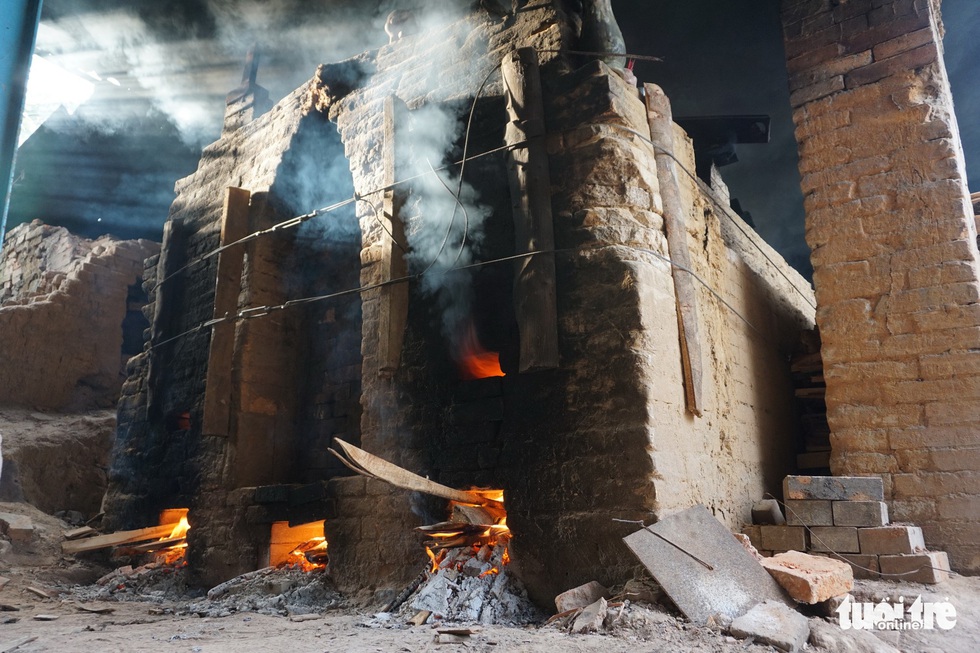 Ngạc nhi&ecirc;n với nghề l&agrave;m heo đất cho m&ugrave;a Tết Nguy&ecirc;n đ&aacute;n - Ảnh 10.